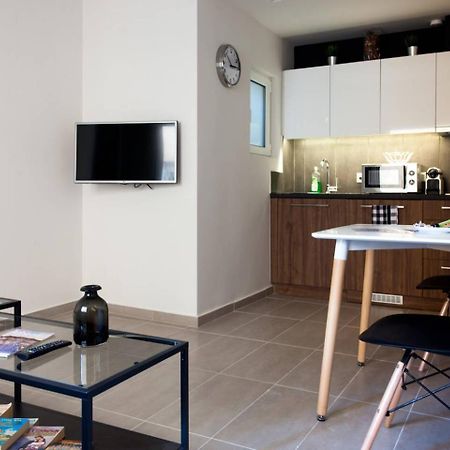 Toni'S Charming Apartment In The Thisseo Station Atena Exterior foto