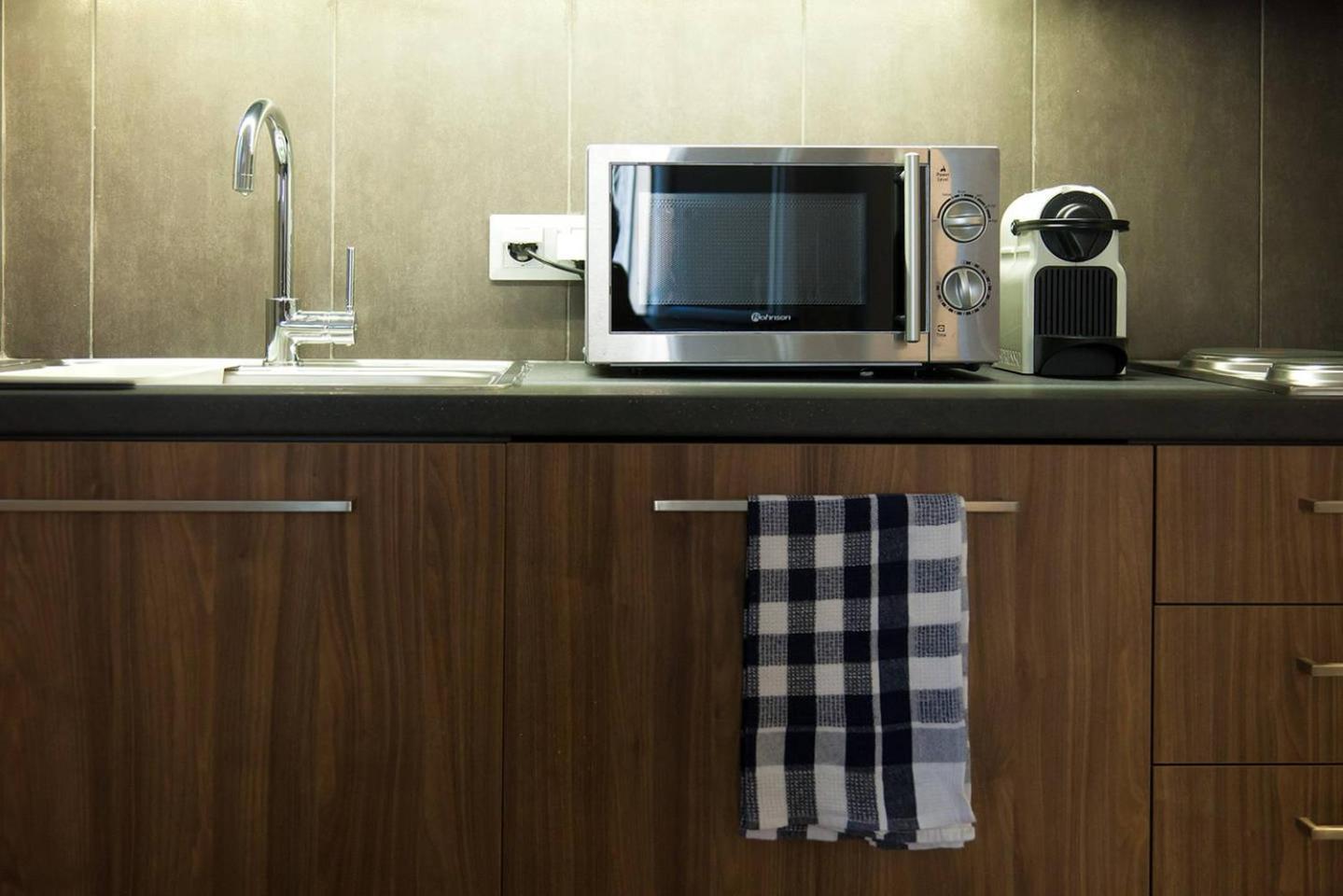 Toni'S Charming Apartment In The Thisseo Station Atena Exterior foto