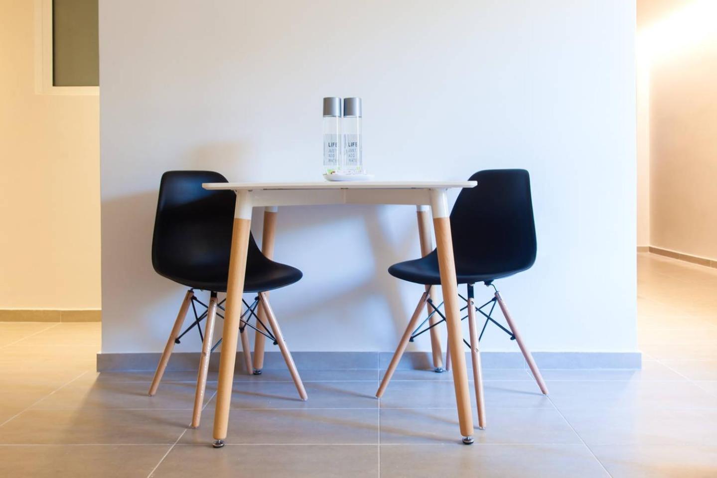 Toni'S Charming Apartment In The Thisseo Station Atena Exterior foto