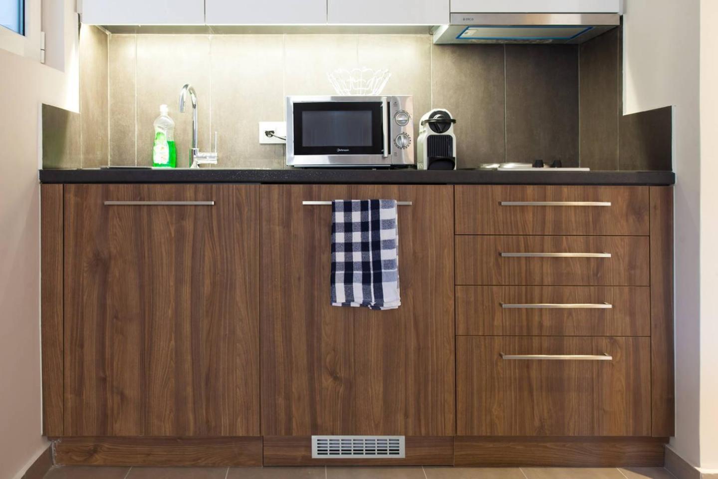 Toni'S Charming Apartment In The Thisseo Station Atena Exterior foto