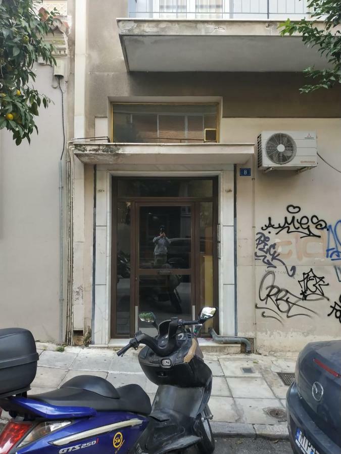 Toni'S Charming Apartment In The Thisseo Station Atena Exterior foto